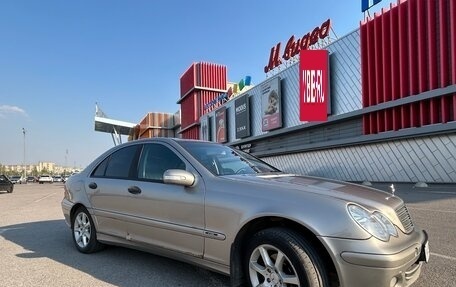 Mercedes-Benz C-Класс, 2004 год, 490 000 рублей, 2 фотография