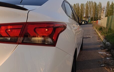 Hyundai Solaris II рестайлинг, 2021 год, 1 700 000 рублей, 8 фотография