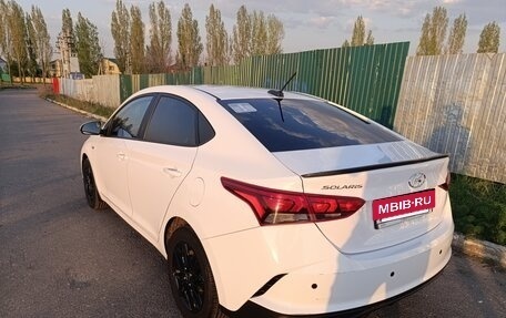 Hyundai Solaris II рестайлинг, 2021 год, 1 700 000 рублей, 2 фотография