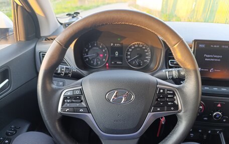 Hyundai Solaris II рестайлинг, 2021 год, 1 700 000 рублей, 17 фотография