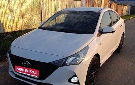 Hyundai Solaris II рестайлинг, 2021 год, 1 700 000 рублей, 26 фотография