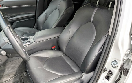 Toyota Camry, 2021 год, 3 535 000 рублей, 20 фотография