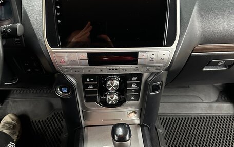 Toyota Land Cruiser Prado 150 рестайлинг 2, 2017 год, 4 300 000 рублей, 9 фотография