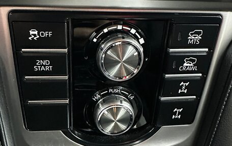 Toyota Land Cruiser Prado 150 рестайлинг 2, 2017 год, 4 300 000 рублей, 10 фотография