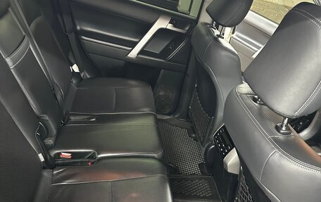 Toyota Land Cruiser Prado 150 рестайлинг 2, 2017 год, 4 300 000 рублей, 12 фотография