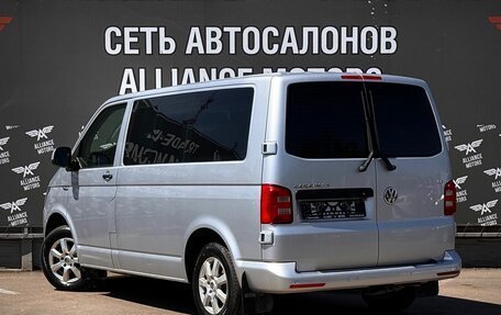 Volkswagen Caravelle T6 рестайлинг, 2015 год, 2 600 000 рублей, 5 фотография