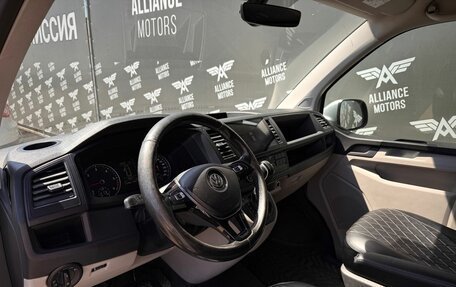 Volkswagen Caravelle T6 рестайлинг, 2015 год, 2 600 000 рублей, 10 фотография