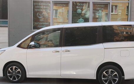 Toyota Esquire I, 2017 год, 2 445 000 рублей, 2 фотография