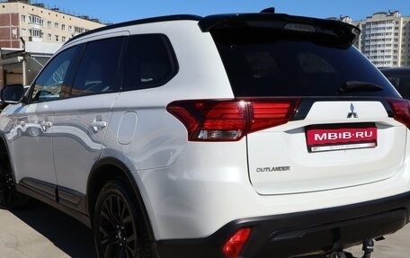 Mitsubishi Outlander III рестайлинг 3, 2022 год, 2 739 000 рублей, 4 фотография