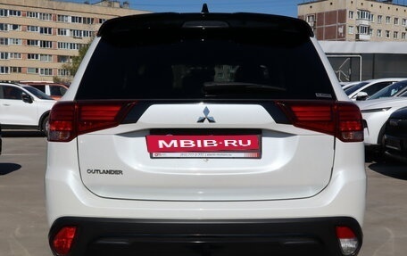 Mitsubishi Outlander III рестайлинг 3, 2022 год, 2 739 000 рублей, 5 фотография