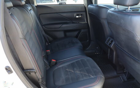 Mitsubishi Outlander III рестайлинг 3, 2022 год, 2 739 000 рублей, 13 фотография