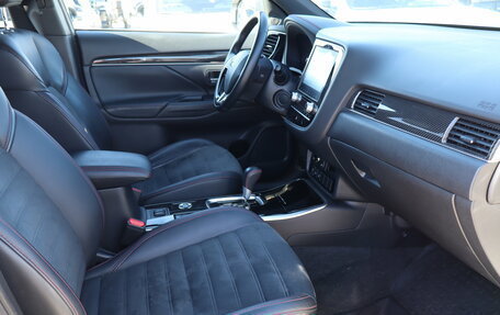 Mitsubishi Outlander III рестайлинг 3, 2022 год, 2 739 000 рублей, 12 фотография