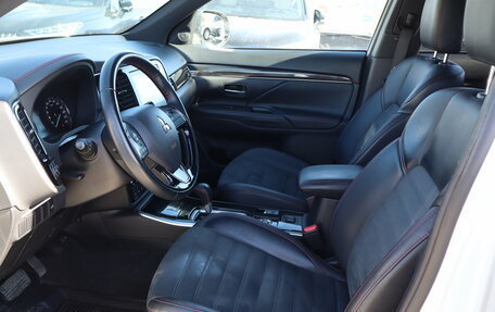 Mitsubishi Outlander III рестайлинг 3, 2022 год, 2 739 000 рублей, 8 фотография
