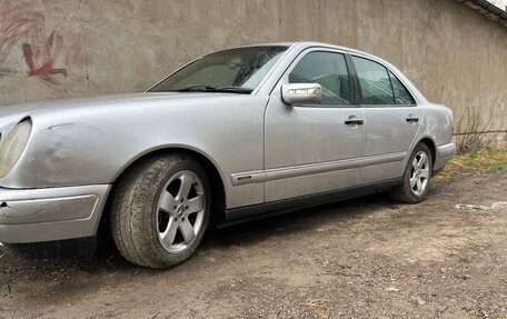 Mercedes-Benz E-Класс, 1996 год, 450 000 рублей, 3 фотография