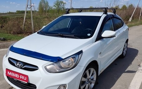 Hyundai Solaris II рестайлинг, 2012 год, 590 000 рублей, 1 фотография