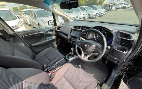 Honda Fit III, 2018 год, 900 000 рублей, 10 фотография