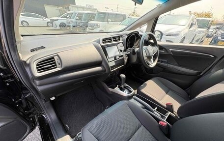 Honda Fit III, 2018 год, 900 000 рублей, 13 фотография