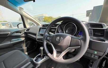 Honda Fit III, 2018 год, 900 000 рублей, 15 фотография