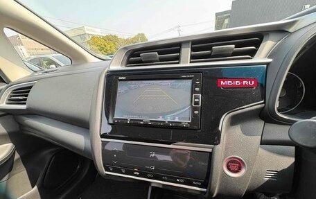 Honda Fit III, 2018 год, 900 000 рублей, 17 фотография