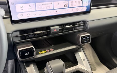 Toyota RAV4, 2025 год, 3 899 000 рублей, 19 фотография