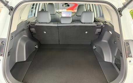 Toyota RAV4, 2025 год, 3 899 000 рублей, 29 фотография