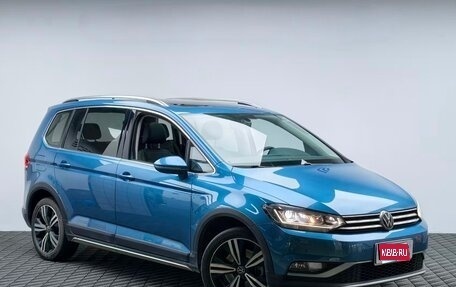 Volkswagen Touran III, 2021 год, 1 700 000 рублей, 1 фотография