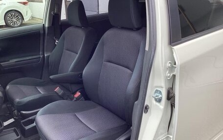 Toyota Wish II, 2013 год, 1 070 000 рублей, 13 фотография