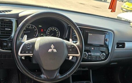 Mitsubishi Outlander III рестайлинг 3, 2014 год, 1 420 000 рублей, 5 фотография