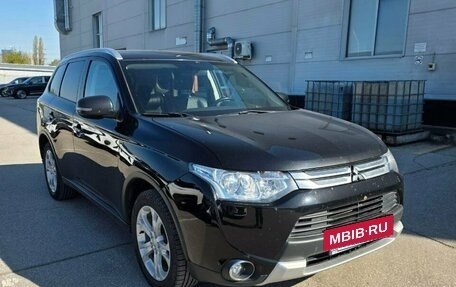 Mitsubishi Outlander III рестайлинг 3, 2014 год, 1 420 000 рублей, 4 фотография