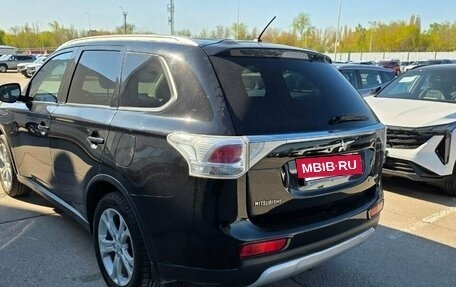 Mitsubishi Outlander III рестайлинг 3, 2014 год, 1 420 000 рублей, 2 фотография