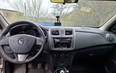 Renault Logan II, 2015 год, 700 000 рублей, 11 фотография