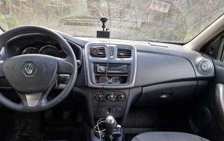 Renault Logan II, 2015 год, 700 000 рублей, 9 фотография