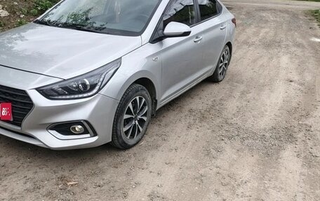 Hyundai Solaris II рестайлинг, 2018 год, 1 350 000 рублей, 1 фотография