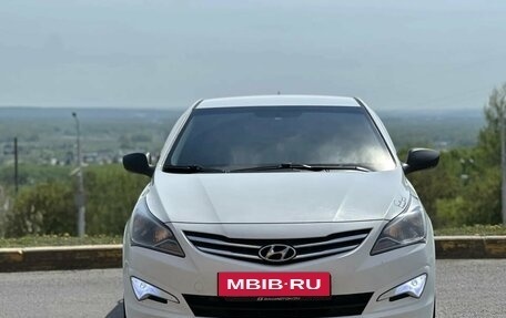Hyundai Solaris II рестайлинг, 2015 год, 795 000 рублей, 2 фотография