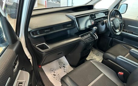 Honda Stepwgn IV, 2016 год, 1 849 000 рублей, 12 фотография