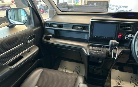 Honda Stepwgn IV, 2016 год, 1 849 000 рублей, 14 фотография