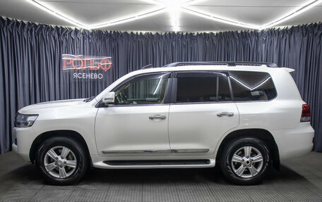 Toyota Land Cruiser 200, 2020 год, 7 498 000 рублей, 8 фотография