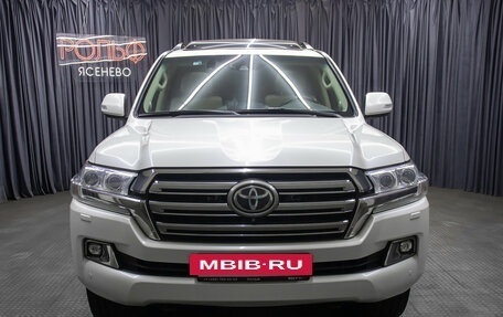 Toyota Land Cruiser 200, 2020 год, 7 498 000 рублей, 2 фотография
