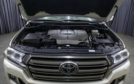 Toyota Land Cruiser 200, 2020 год, 7 498 000 рублей, 9 фотография