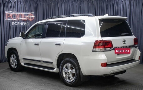 Toyota Land Cruiser 200, 2020 год, 7 498 000 рублей, 7 фотография