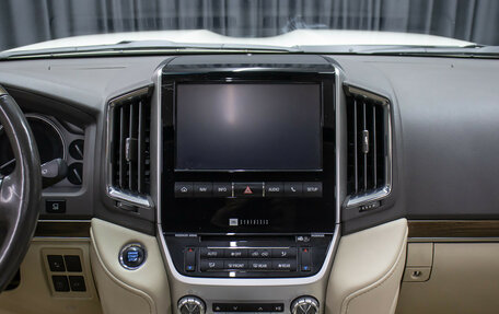 Toyota Land Cruiser 200, 2020 год, 7 498 000 рублей, 15 фотография