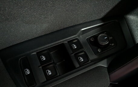 Volkswagen Tiguan II, 2020 год, 2 630 000 рублей, 30 фотография