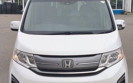 Honda Stepwgn IV, 2016 год, 1 700 000 рублей, 2 фотография