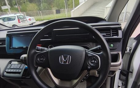 Honda Stepwgn IV, 2016 год, 1 700 000 рублей, 16 фотография