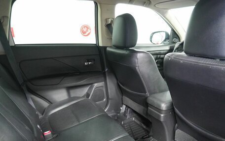 Mitsubishi Outlander III рестайлинг 3, 2016 год, 1 720 000 рублей, 11 фотография