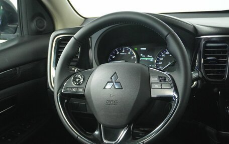 Mitsubishi Outlander III рестайлинг 3, 2016 год, 1 720 000 рублей, 16 фотография