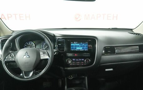 Mitsubishi Outlander III рестайлинг 3, 2016 год, 1 720 000 рублей, 15 фотография