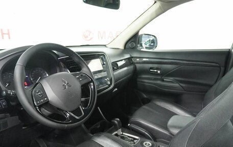 Mitsubishi Outlander III рестайлинг 3, 2016 год, 1 720 000 рублей, 9 фотография