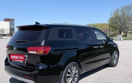 KIA Carnival III, 2017 год, 2 700 000 рублей, 4 фотография