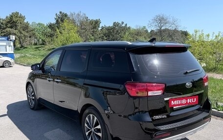KIA Carnival III, 2017 год, 2 700 000 рублей, 7 фотография